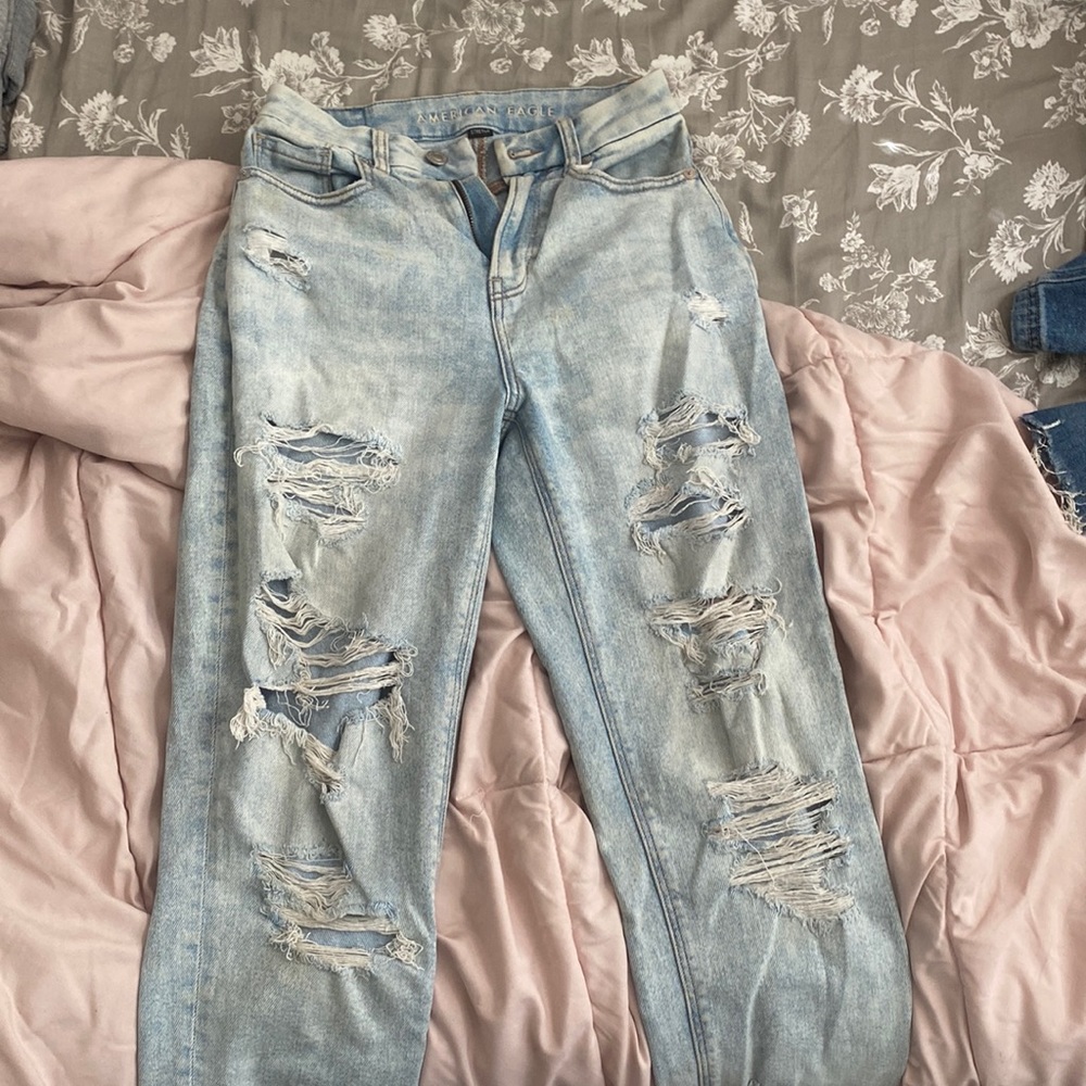 American eagle stretchy high waisted mom jeans size 0